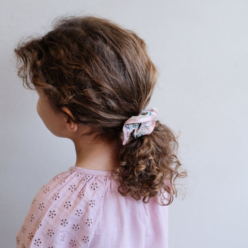 Mimi & Lula Dječija gumica za kosu scrunchie Breskva - Image 2