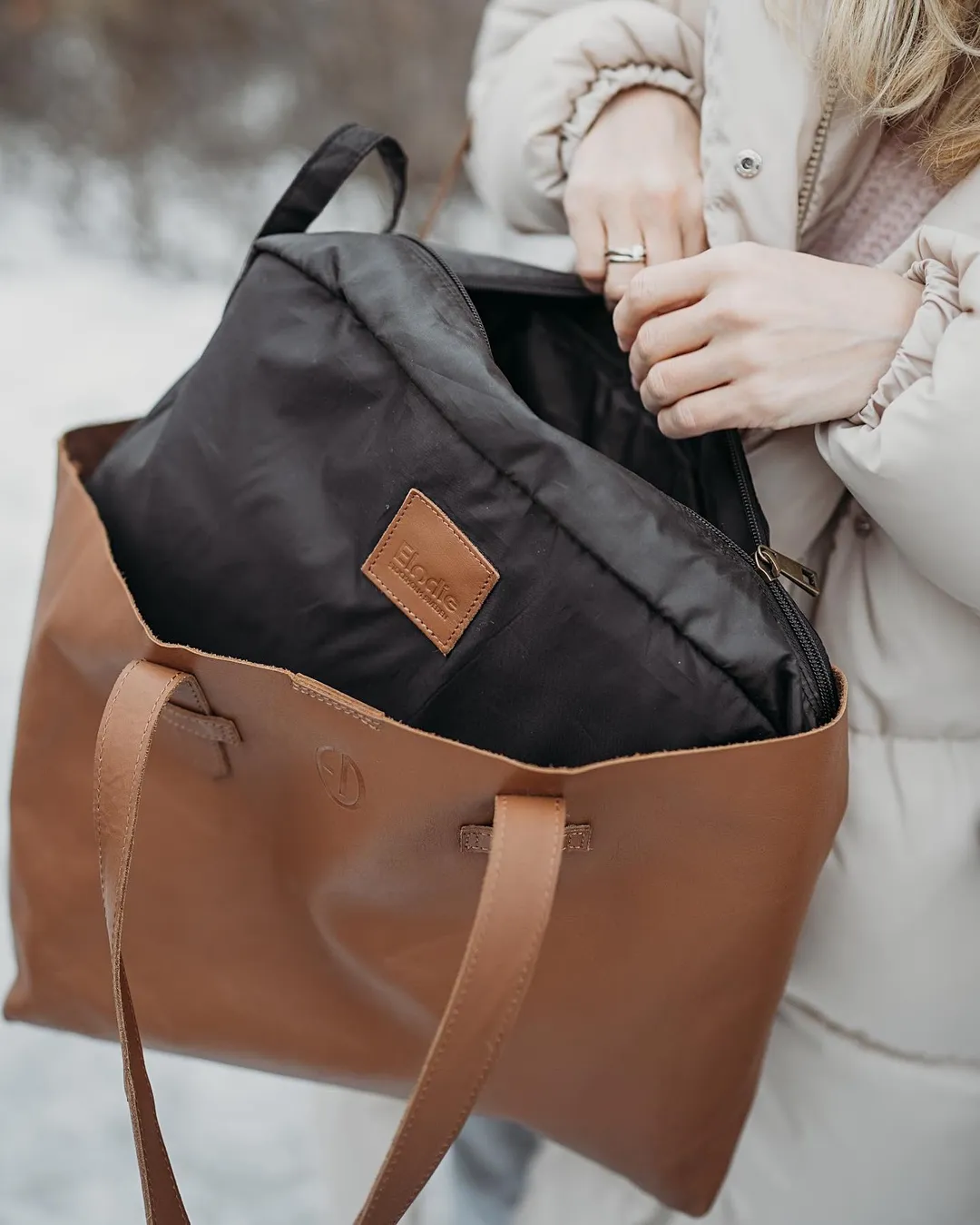 Elodie kožna torba za previjanje Chestnut Leather Platinum proizvod - Image 5