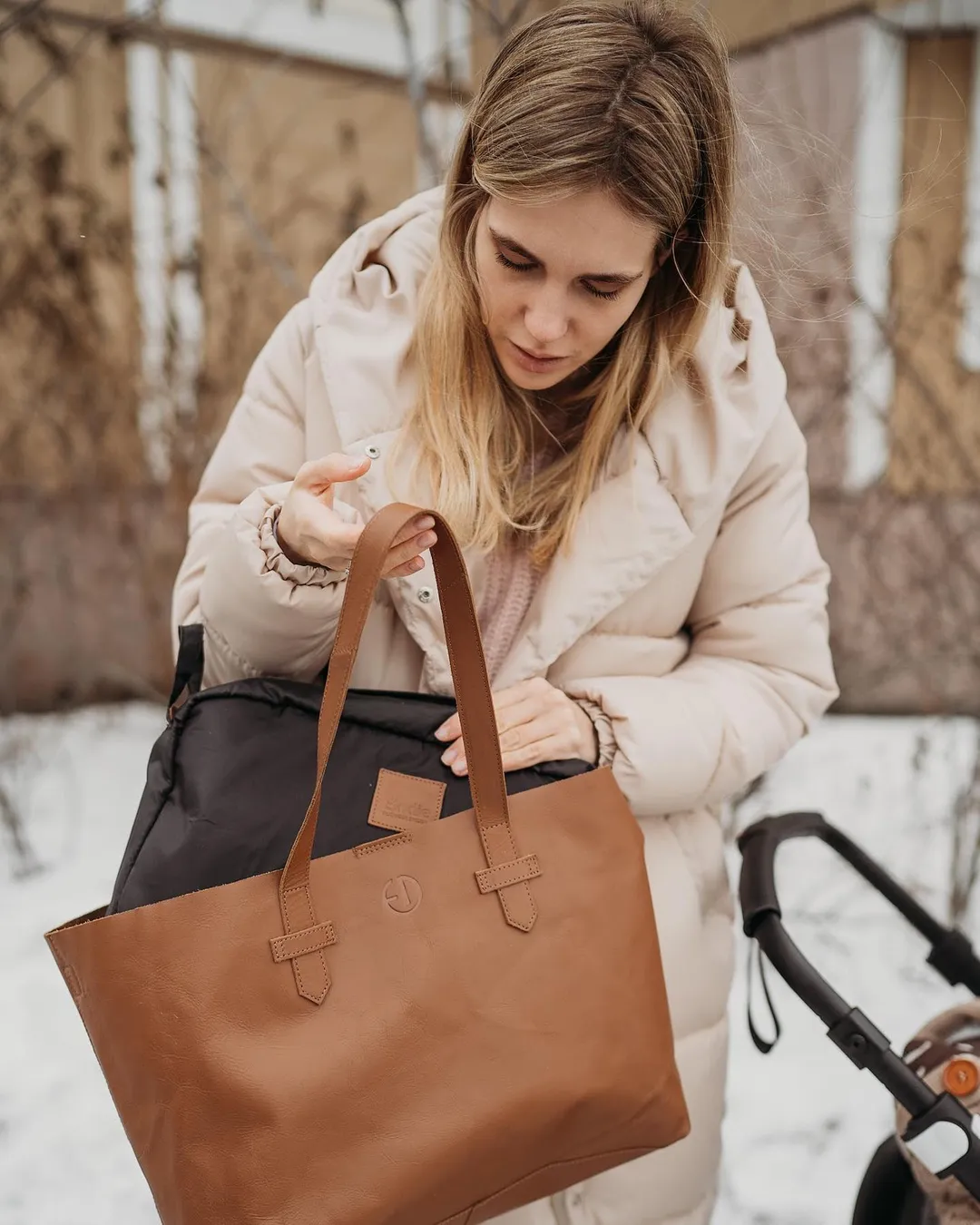 Elodie kožna torba za previjanje Chestnut Leather Platinum proizvod - Image 4
