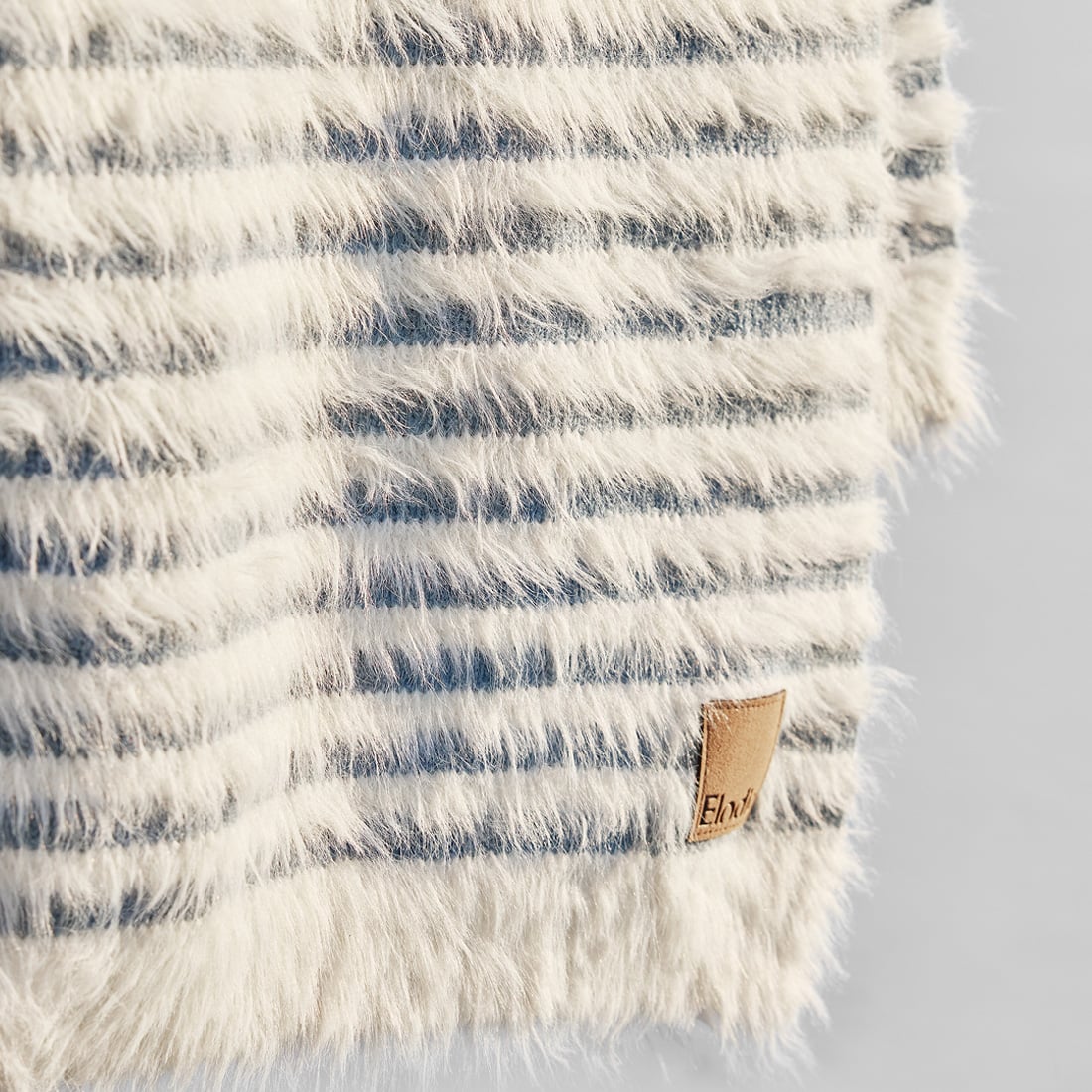 Elodie Plišana pletena dekica Furry Knit Blanket, Berry Blue - Image 2