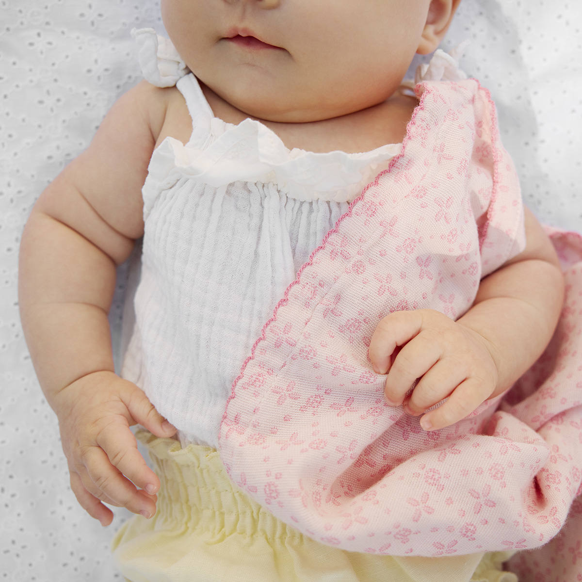 Elodie Mekana bambus muslin dekica 80×80 – Embroidery Anglaise Pink - Image 4