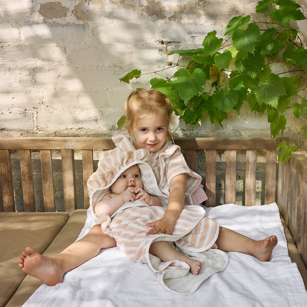Elodie Peškir s kapuljačom Candy Stripes - Image 3