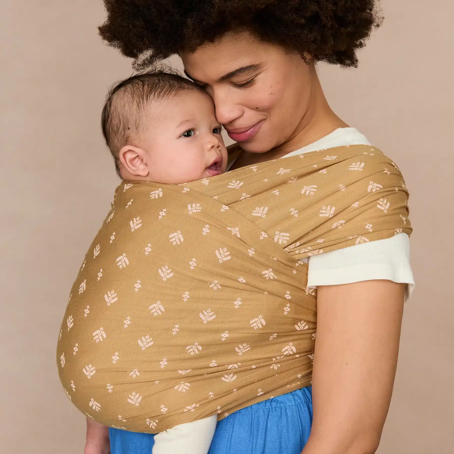 Ergobaby Aura marama, Sustainable Knit Camel Harvest (0-12 mj.) - Image 3