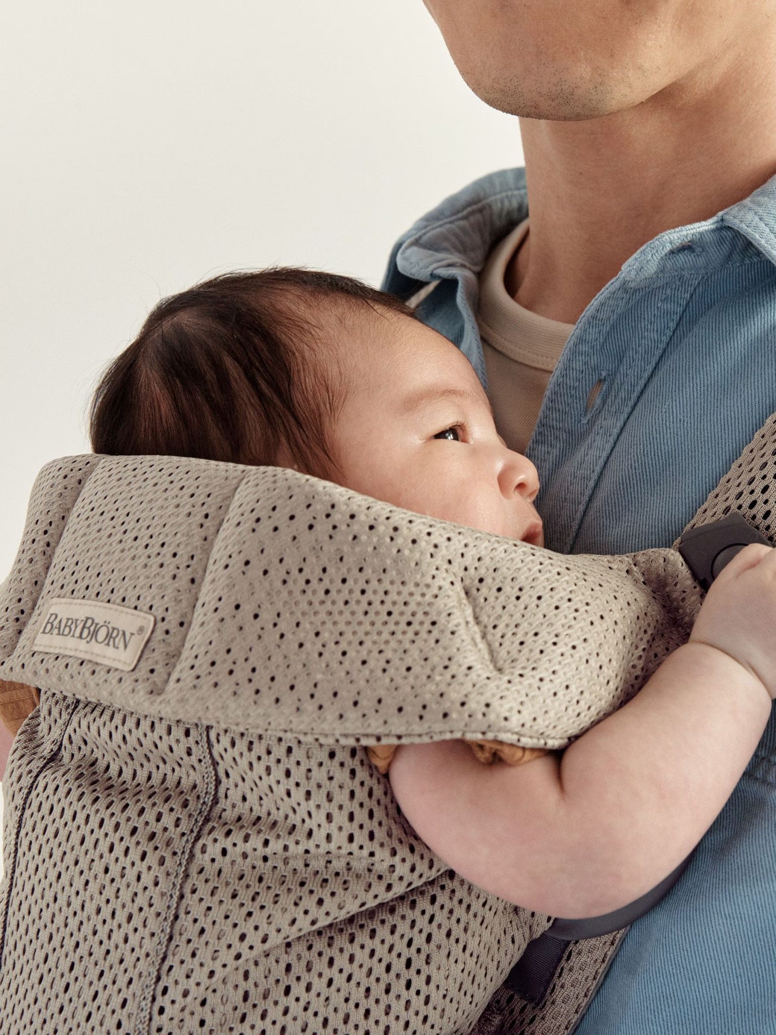 BabyBjörn Nosiljka za bebe Mini Grey Beige, 3D Mesh - Image 9