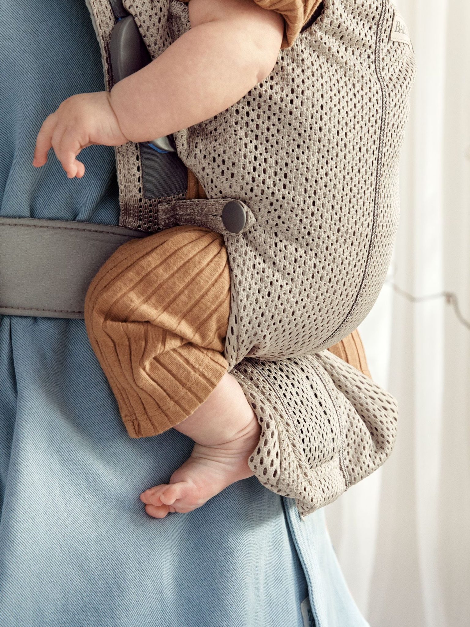 BabyBjörn Nosiljka za bebe Mini Grey Beige, 3D Mesh - Image 10