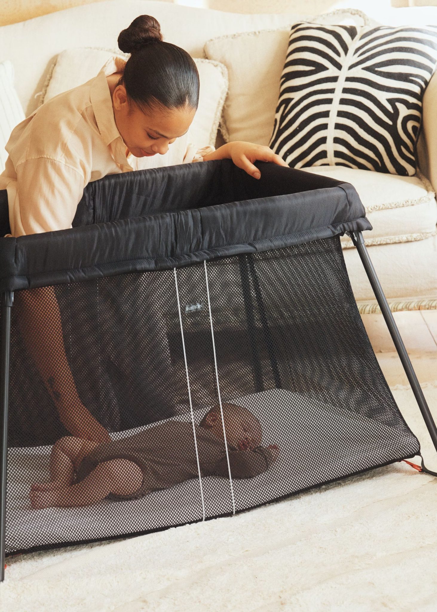 BabyBjörn Prenosni krevetić Light, Black + Prekrivač (čaršaf) - Image 7