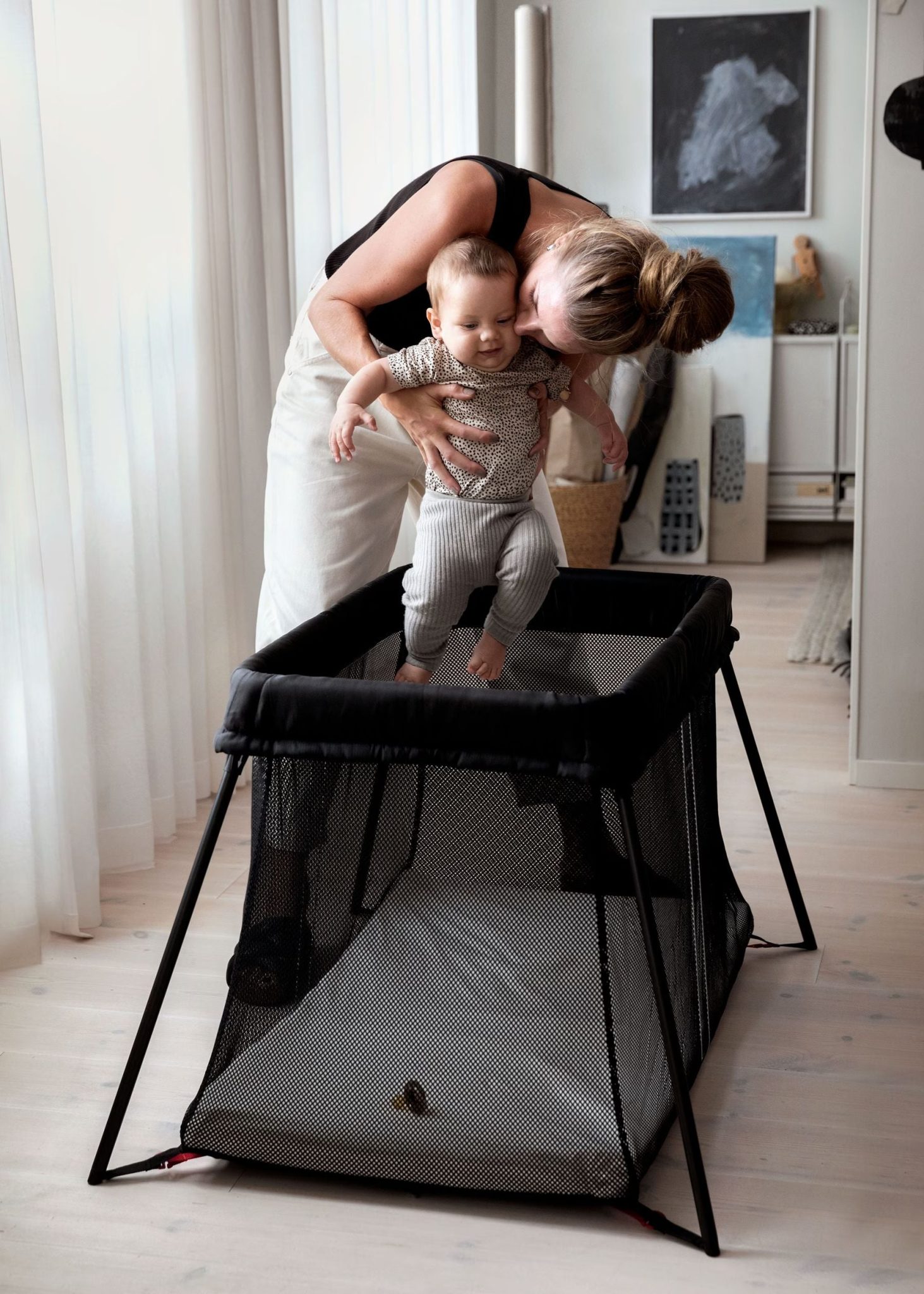 BabyBjörn Prenosni krevetić Light, Black + Prekrivač (čaršaf) - Image 2