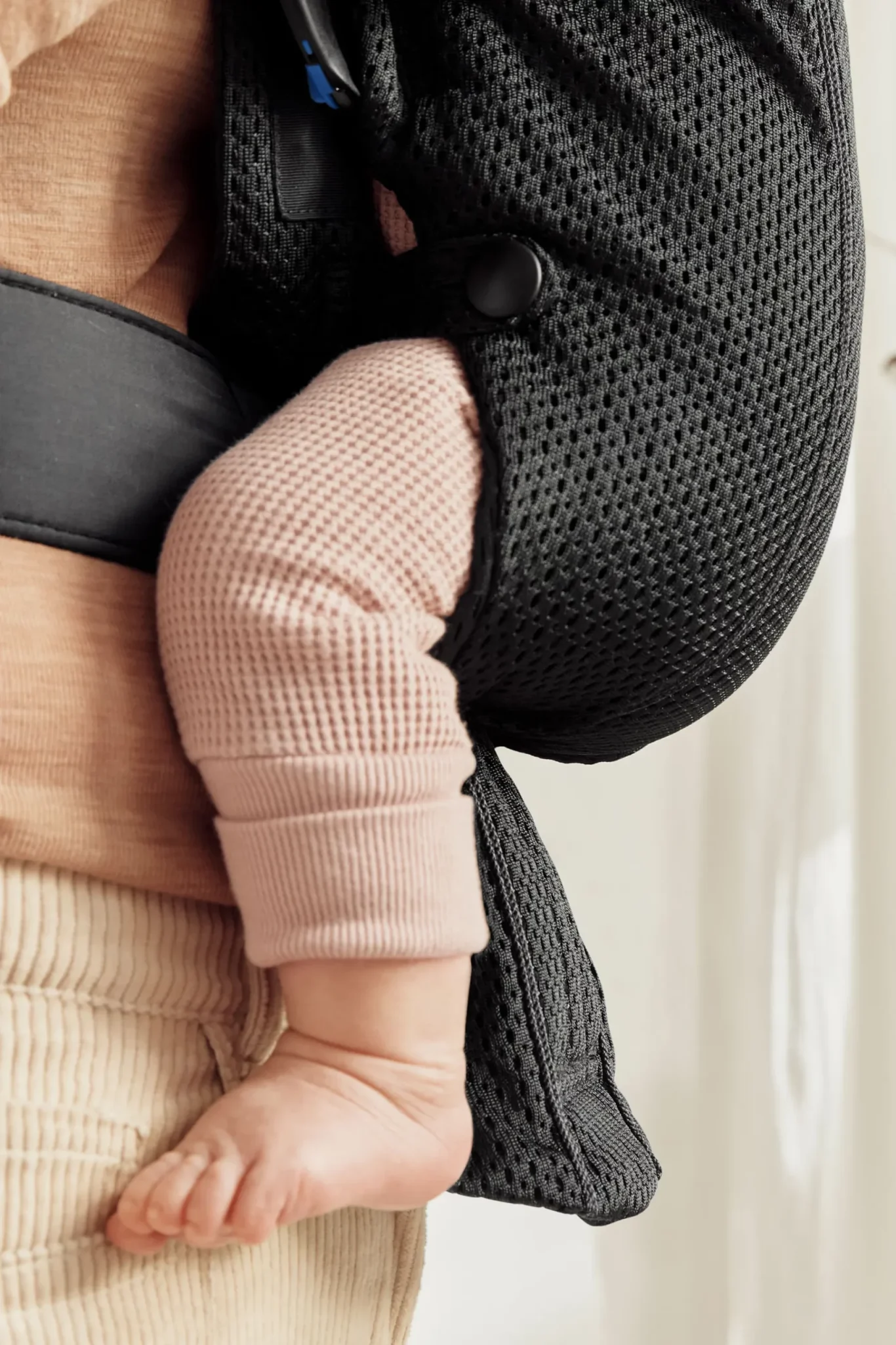 BabyBjörn Nosiljka za bebe Mini Black, 3D Mesh - Image 9