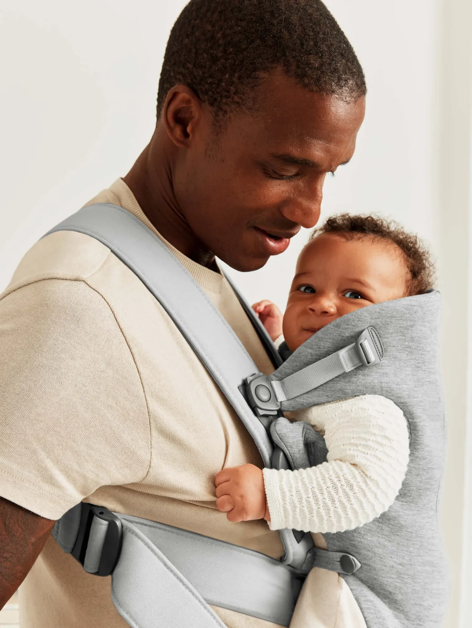 BabyBjörn Nosiljka za bebe Mini Light Grey, 3D Jersey - Image 5
