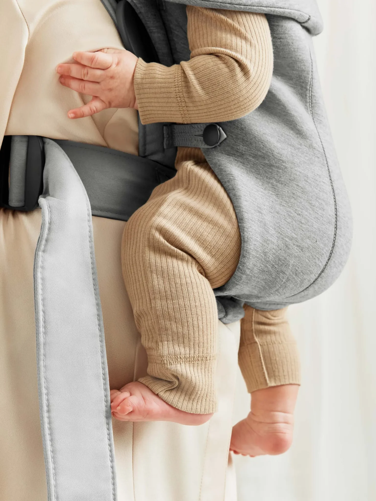 BabyBjörn Nosiljka za bebe Mini Light Grey, 3D Jersey - Image 6