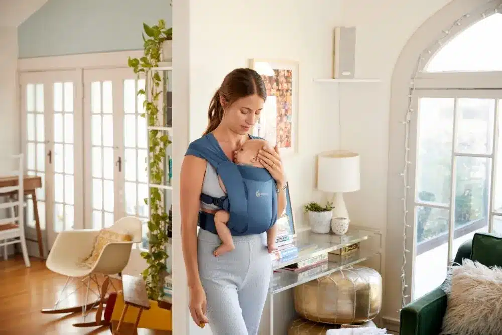 Ergobaby Embrace Soft Air Mesh nosiljka Blue - Image 3