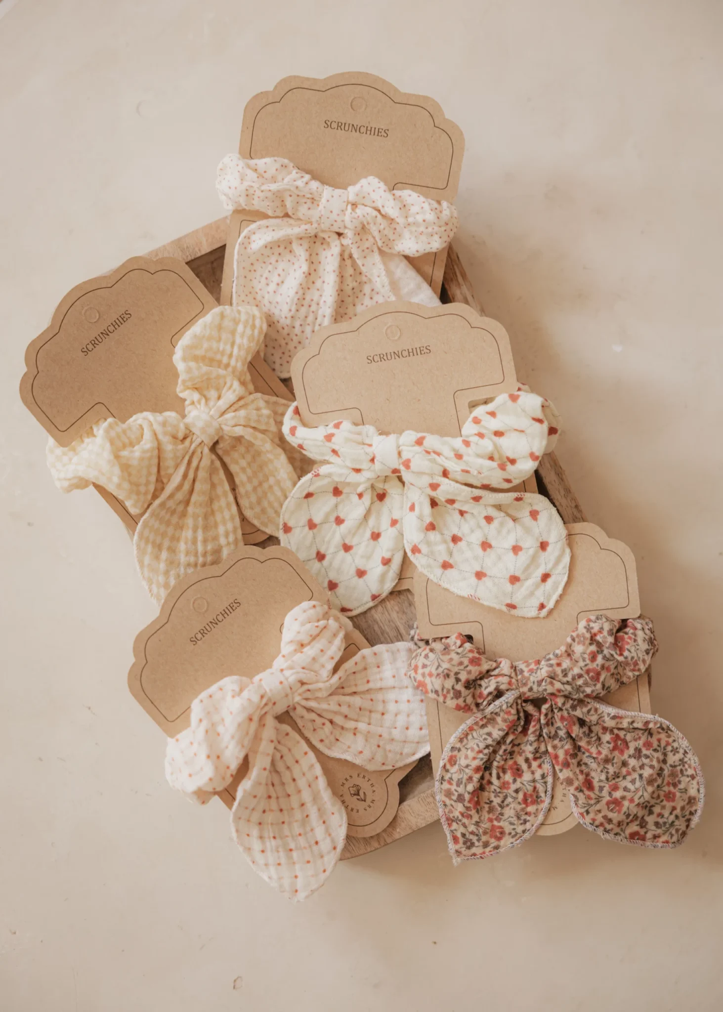 Mrs Ertha Scrunchies ukrasna gumica sa mašnom Organic Squares - Image 2