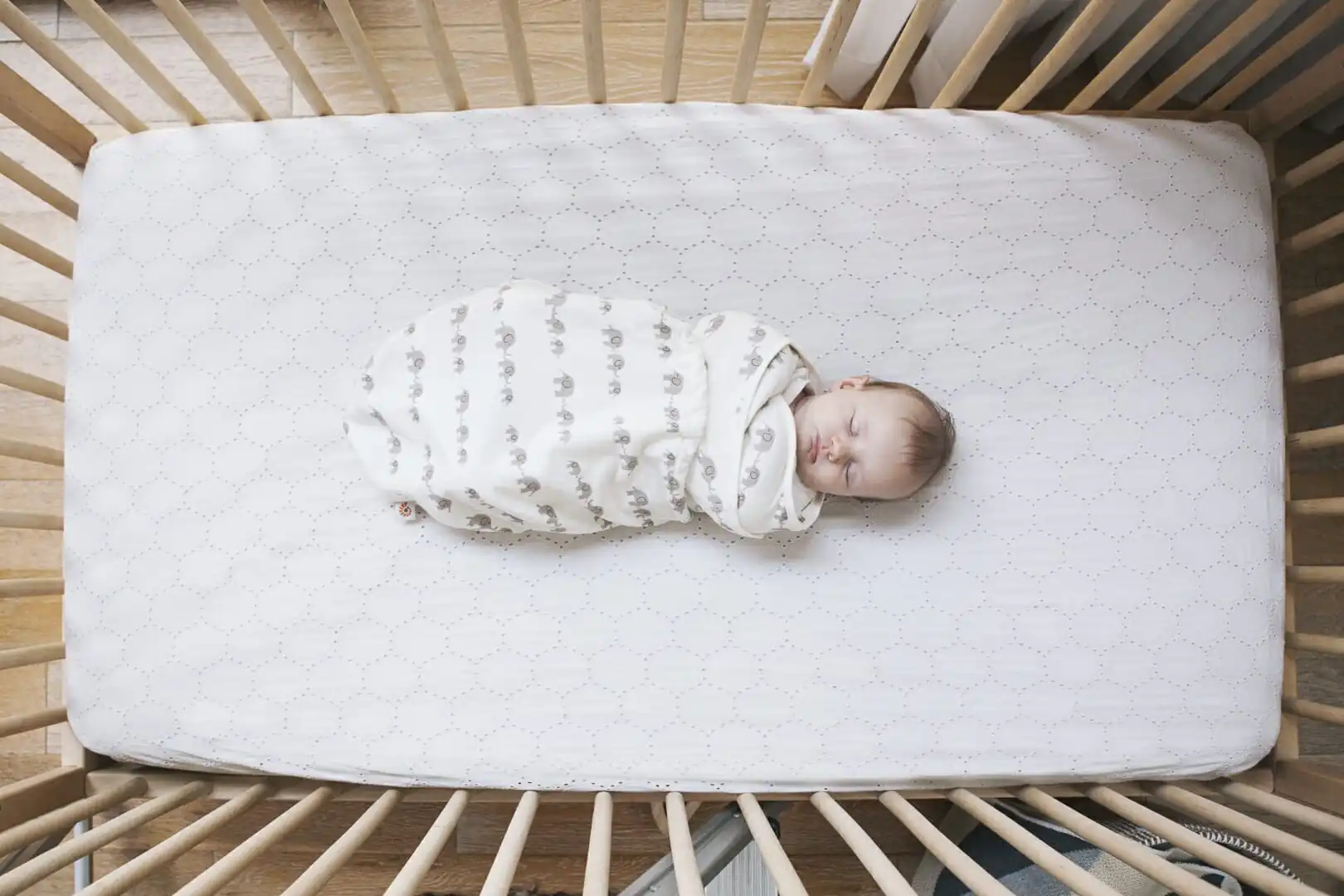 Ergobaby Dekica za zamatanje za dojenčad Swaddler, Slonići - Image 6