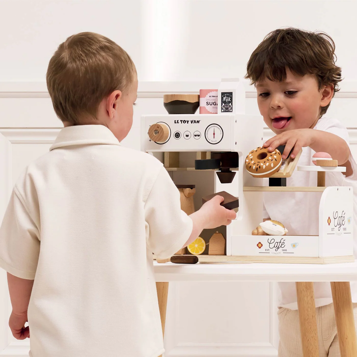 Le Toy Van Set Barista café shop - Image 8
